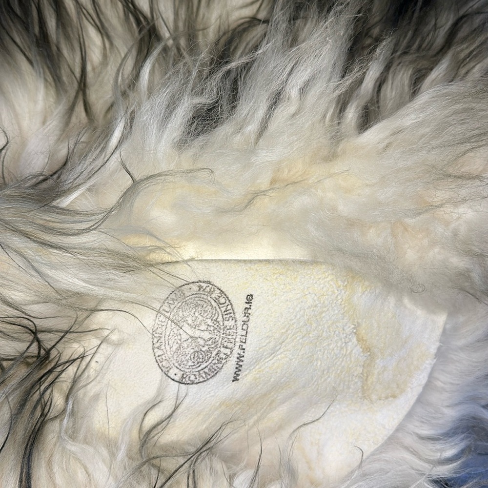 Huge Icelandic Sheepskin. Genuine Shearling.